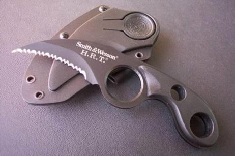 爪子 folding knife